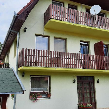 Apartmanhaz Balatonfenyves公寓 外观 照片