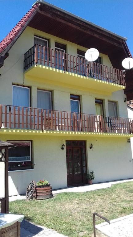 Apartmanhaz Balatonfenyves公寓 外观 照片